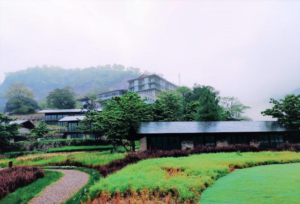 Taj Rishikesh Resort And Spa Dehradun Buitenkant foto